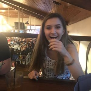 Meet your Posher, Kayla